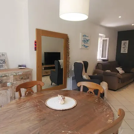 A 50m Des Plages, 1er Etage De Apartman