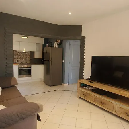 A 50m Des Plages, 1er Etage De Apartman *