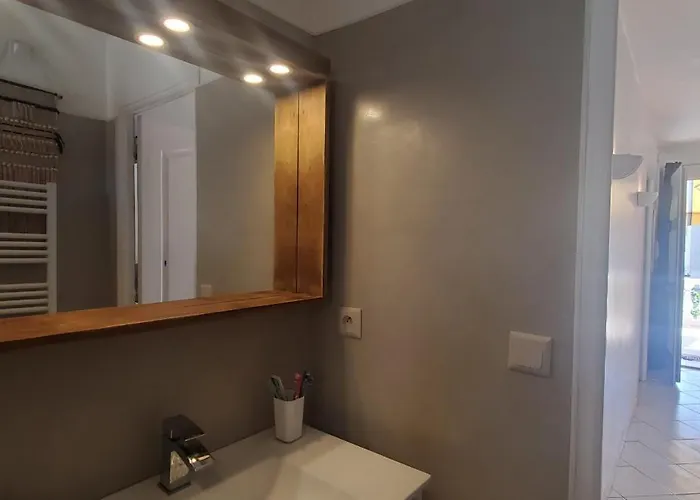Apartamento A 50m Des Plages, 1er Etage De *